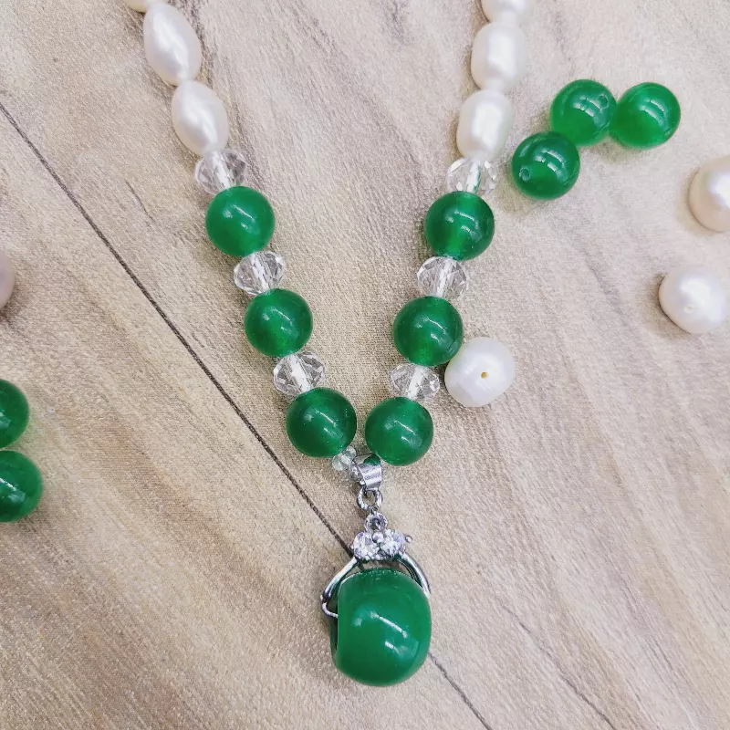 Pearl with Green Jade necklace